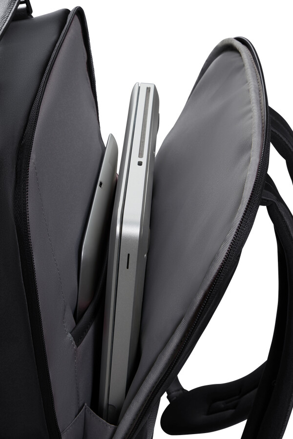 mochila karissa evo 15.6 preta